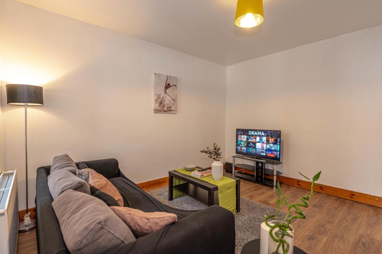 Beautiful 4 Bedrooms House, 7 Walk To Train Station Plumstead  Extérieur photo
