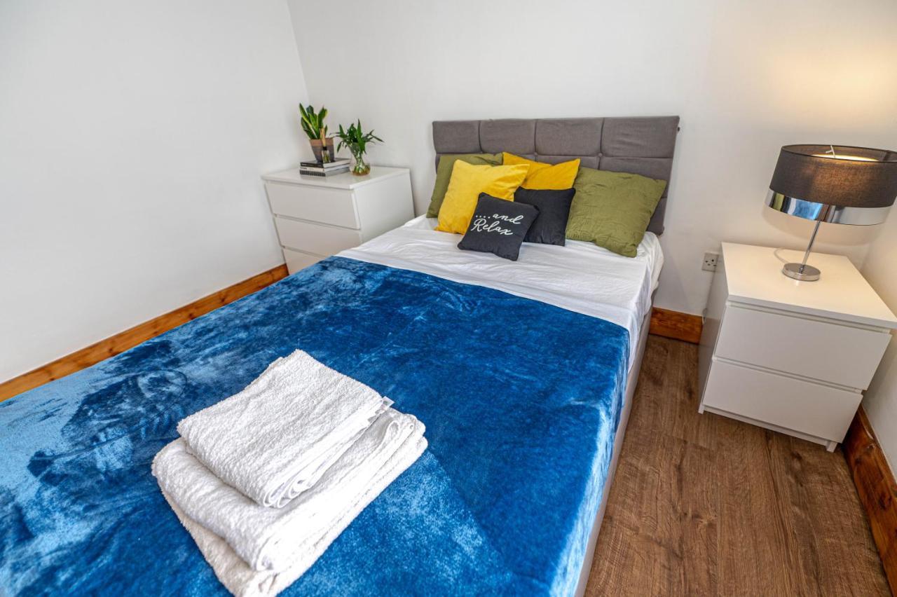 Beautiful 4 Bedrooms House, 7 Walk To Train Station Plumstead  Extérieur photo