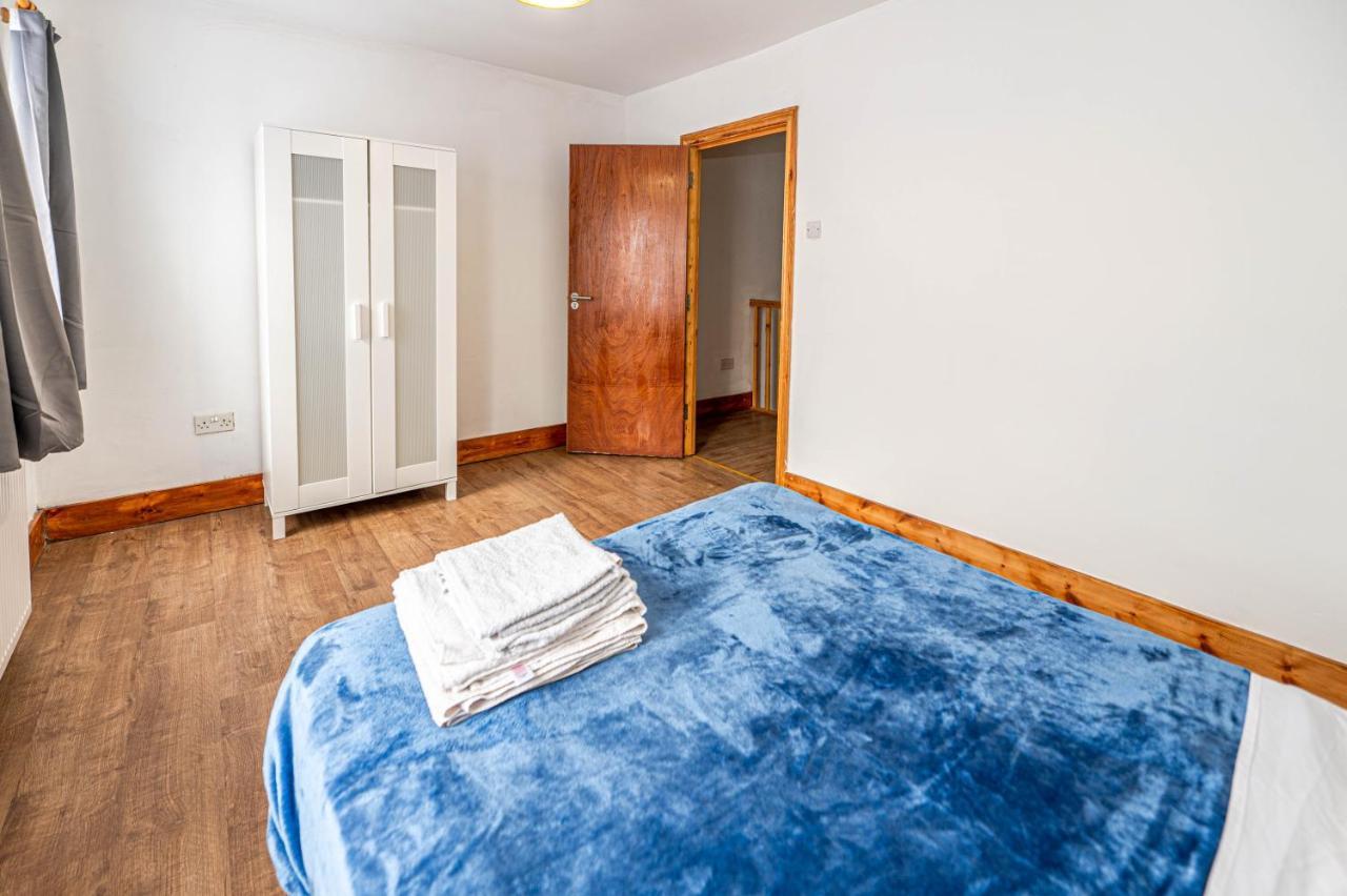 Beautiful 4 Bedrooms House, 7 Walk To Train Station Plumstead  Extérieur photo